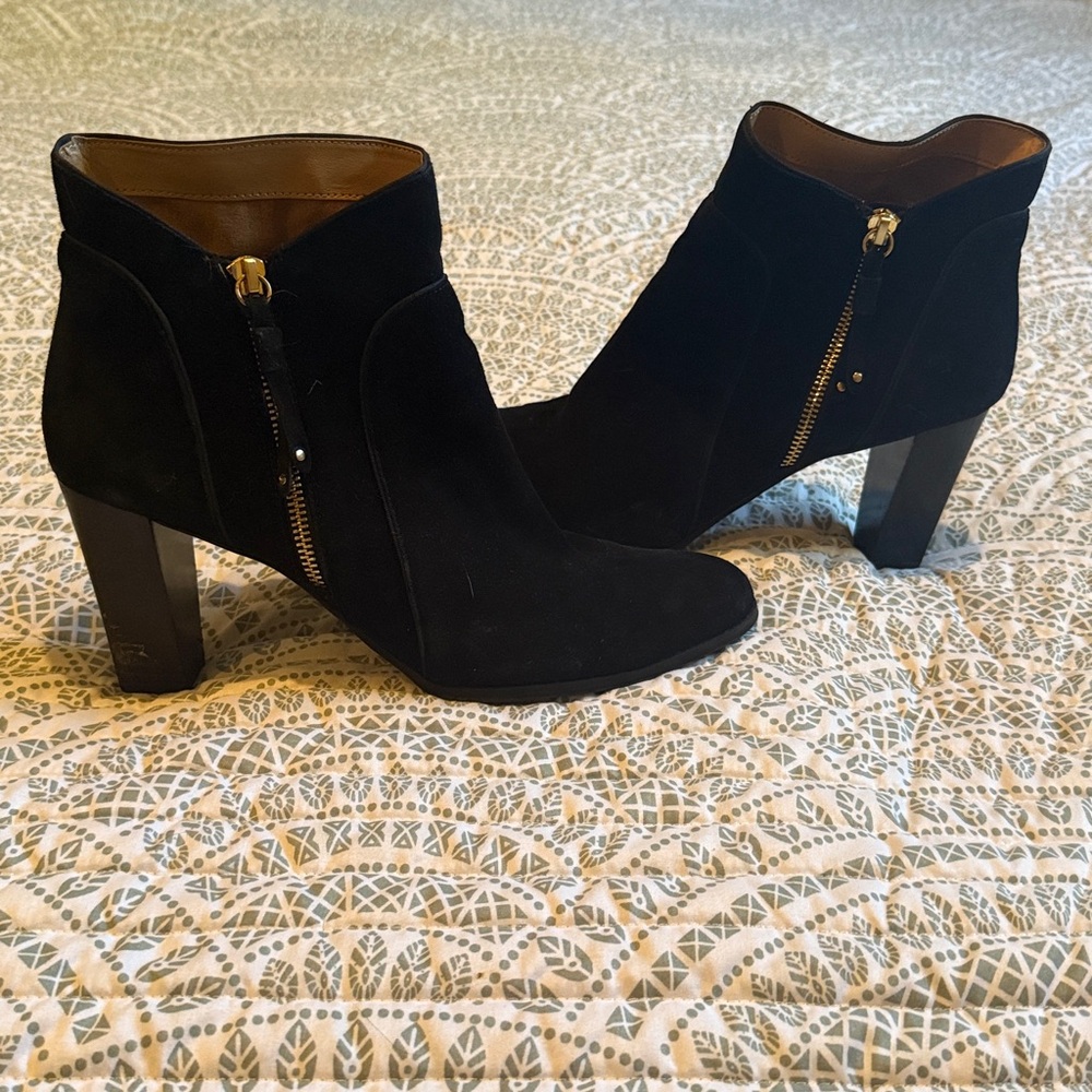 Excellent condition Women’s size 11 Adrienne Vittadini Black Heeled Ankle Boots